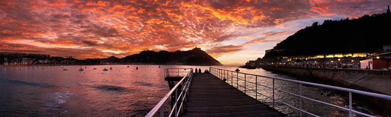 Puesta de Sol Roja en el Nautico Donostia San Sebastian